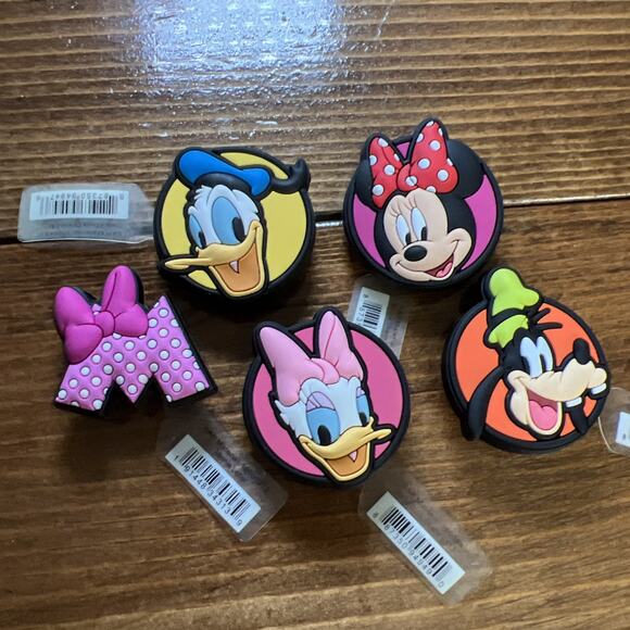 (5) NWT Disney Shoe Charms For Crocs Minnie Mouse Goofy Donald Daisy Authentic - Picture 1 of 9